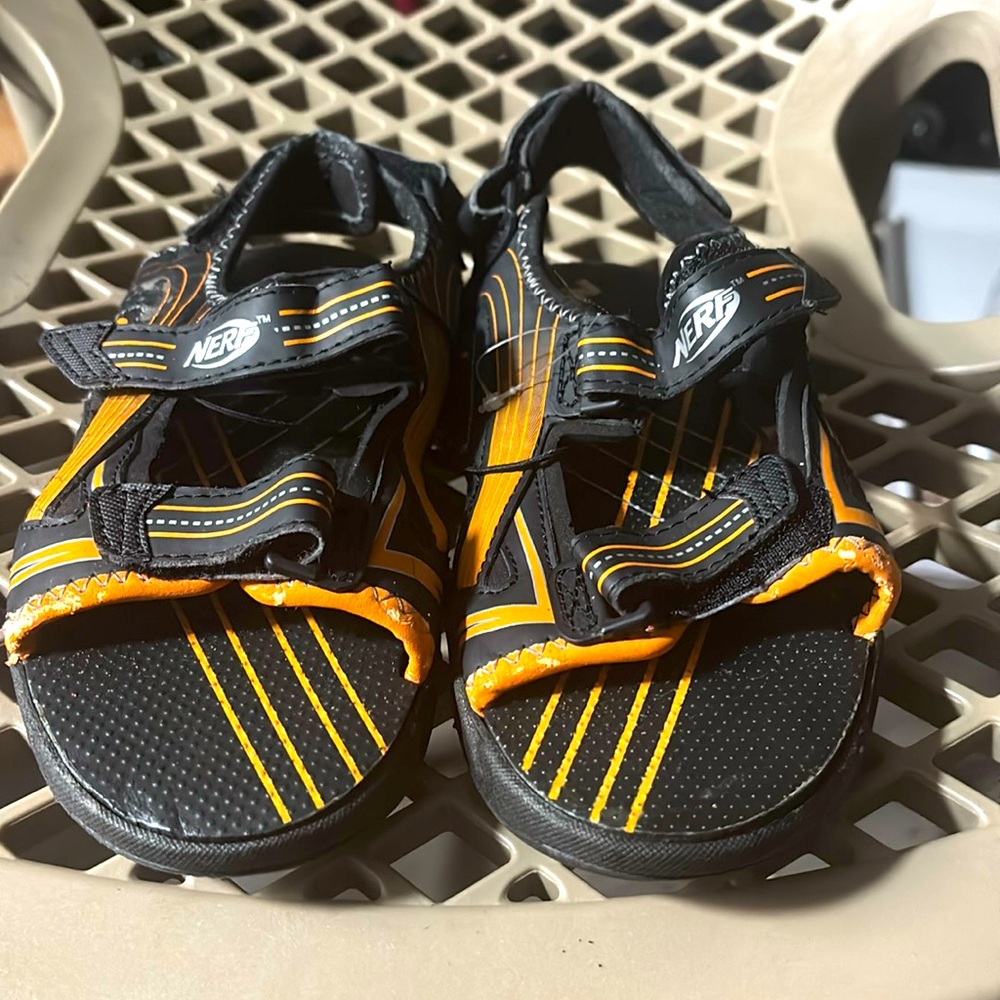 Nerf Sandal USA size 2 Euro size 34 
Like new 
Black / Orange color